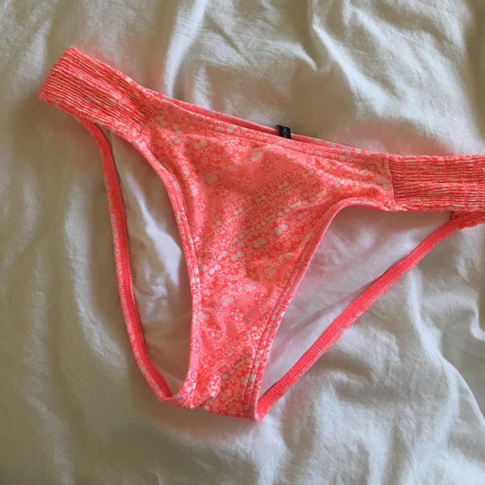 O’Neill women’s pink bathing suit bottoms